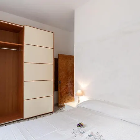 Moon House 马西亚娜马里纳