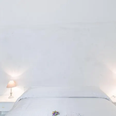 Moon House 马西亚娜马里纳